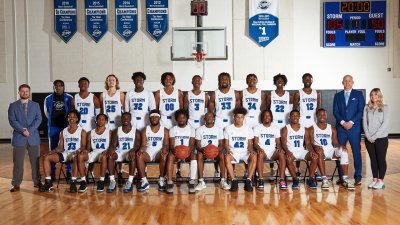 Storm 2021-22 Basketball Team Group Photo